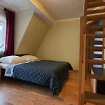 Amber 4*