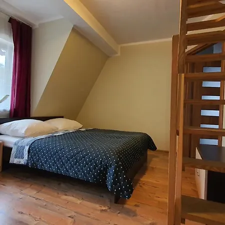 Amber 4*
