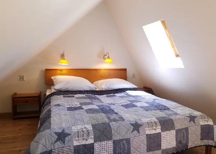 Amber Couette-café 3*